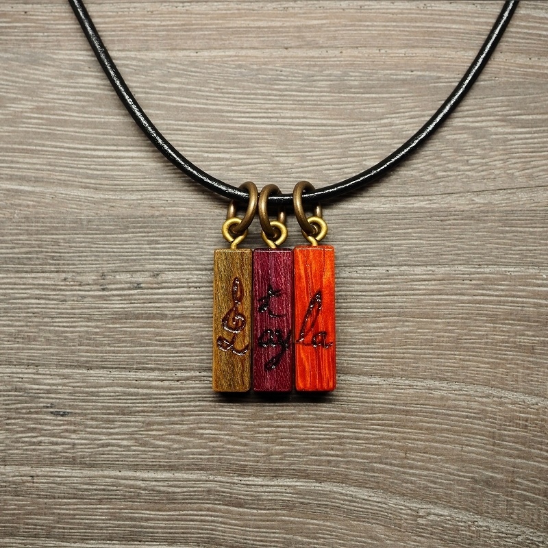 メルラン・プリズムリバー 木製インレイアクセサリー(ペンダント・キーホルダー・ストラップ)