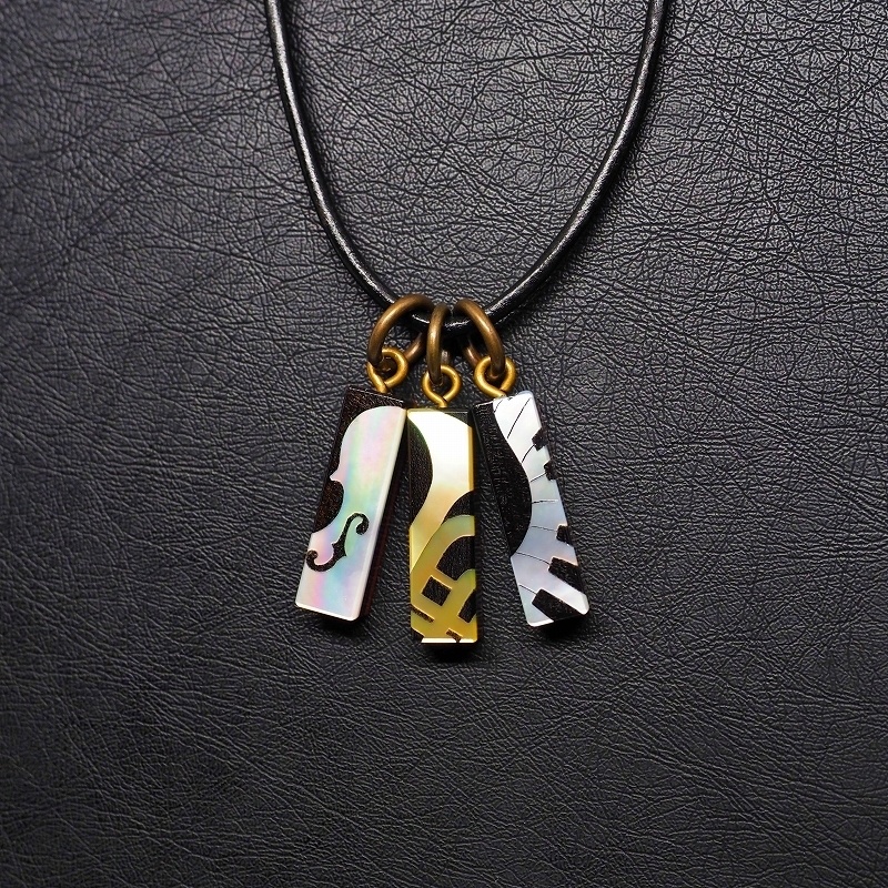 メルラン・プリズムリバー 木製インレイアクセサリー(ペンダント・キーホルダー・ストラップ)