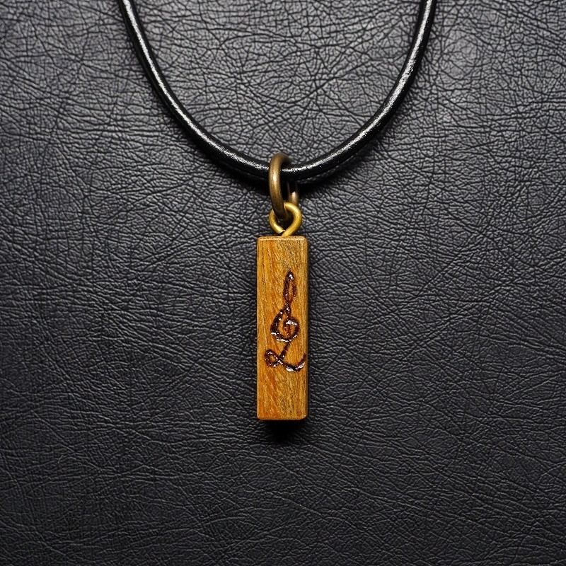 リリカ・プリズムリバー 木製インレイアクセサリー(ペンダント・キーホルダー・ストラップ)