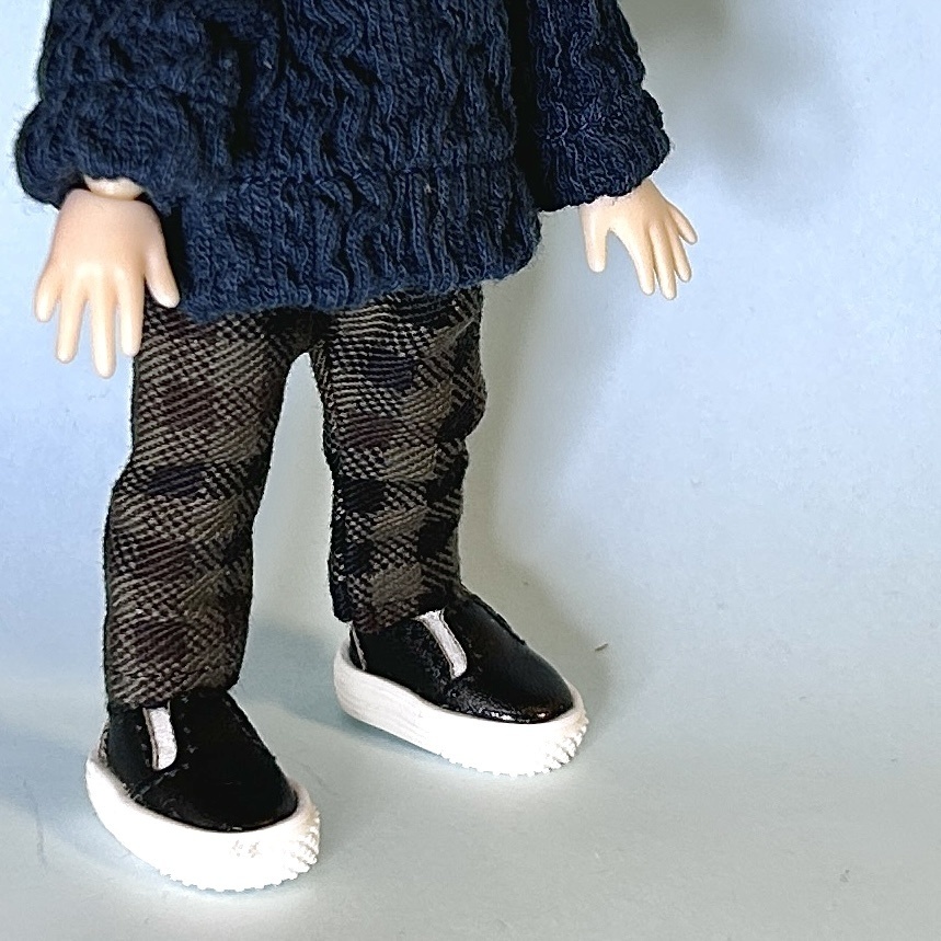 【ピコドー9】チェック柄のスリムなパンツ