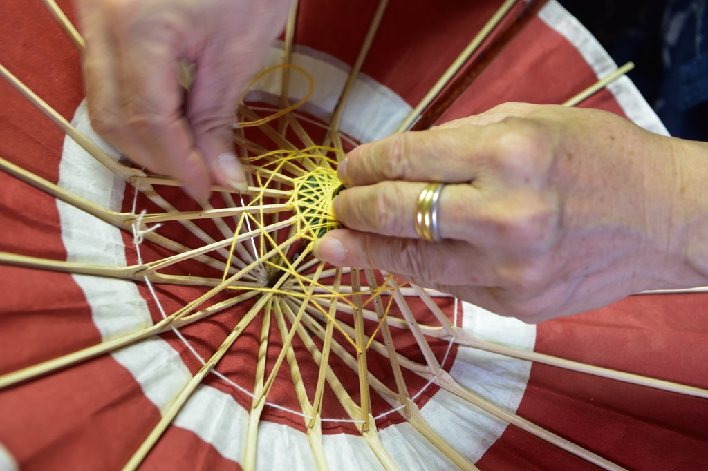 ドールサイズの中張蛇の目傘 赤 伝統工芸品