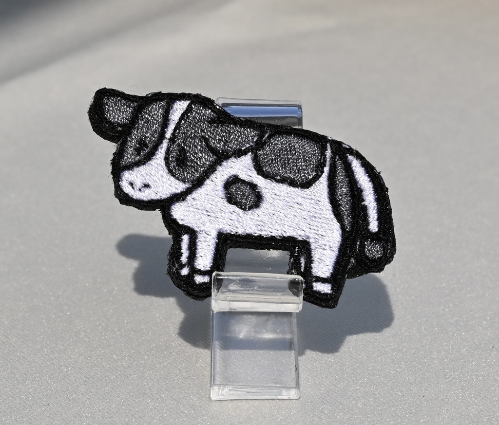刺繍バッジ ほそいぬシリーズ番外編 ウシ グレー