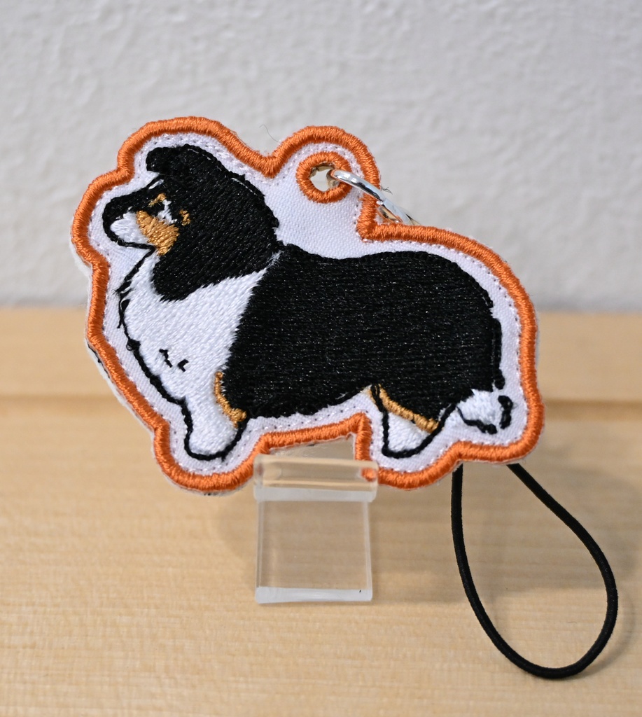 よこむきシェルティ 刺繍ストラップ トライ
