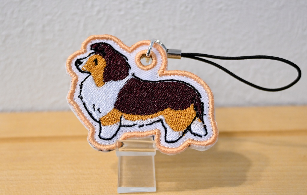 よこむきシェルティ セーブル 刺繍ストラップ