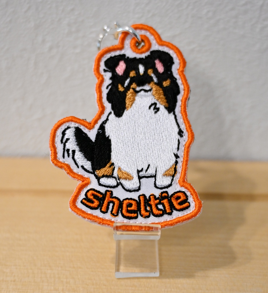 おすわりシェルティ トライ 刺繍ストラップ