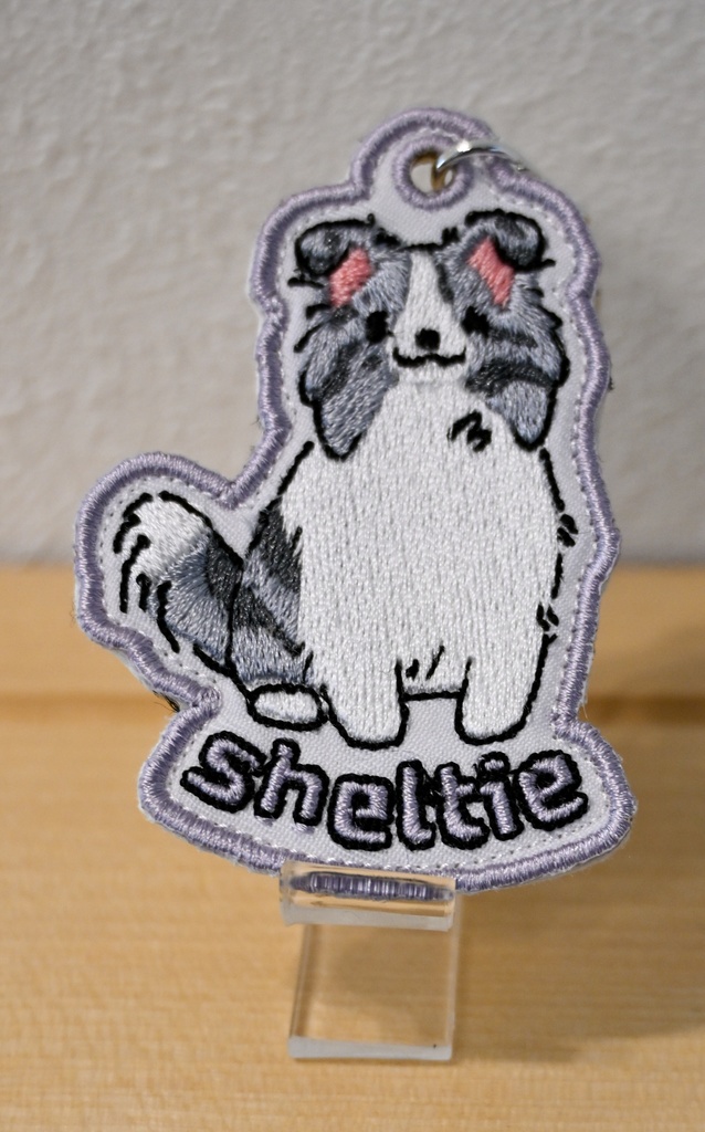 おすわりシェルティ バイブルー 刺繍ストラップ