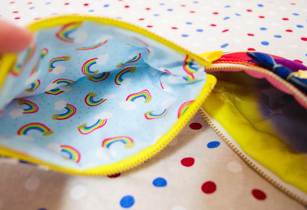 🩲型ミニポーチ