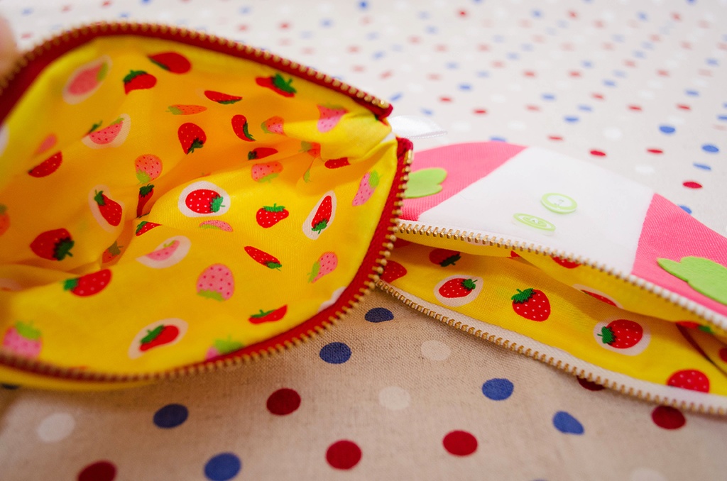 🩲型ミニポーチ