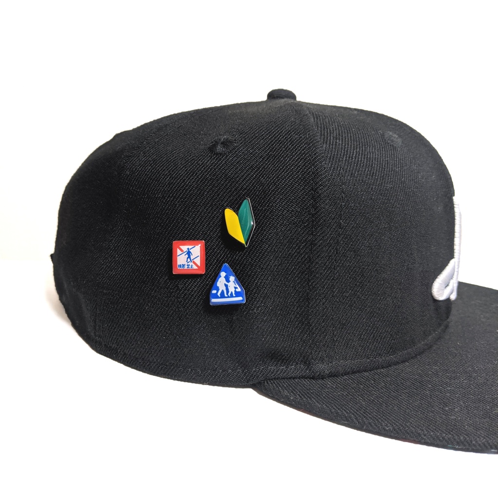 標識ピンバッジ