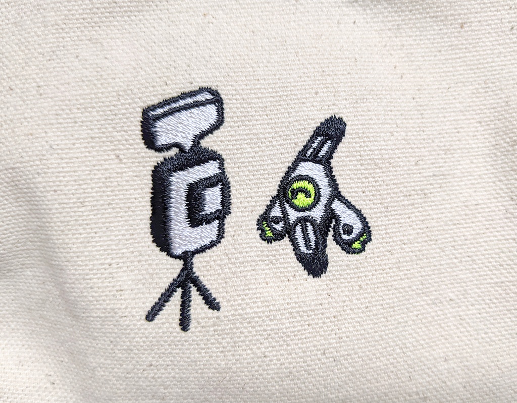 ハックと調査ビーコン刺繍ポーチ