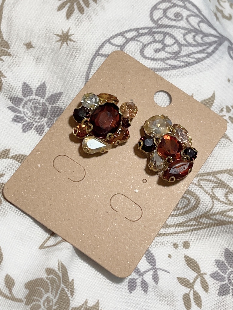 レオナ・キングスカラー イメージビジューピアス