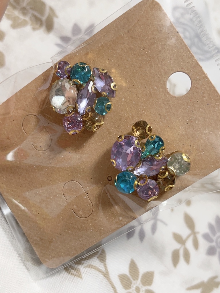 アズール・アーシェングロット イメージビジューピアス