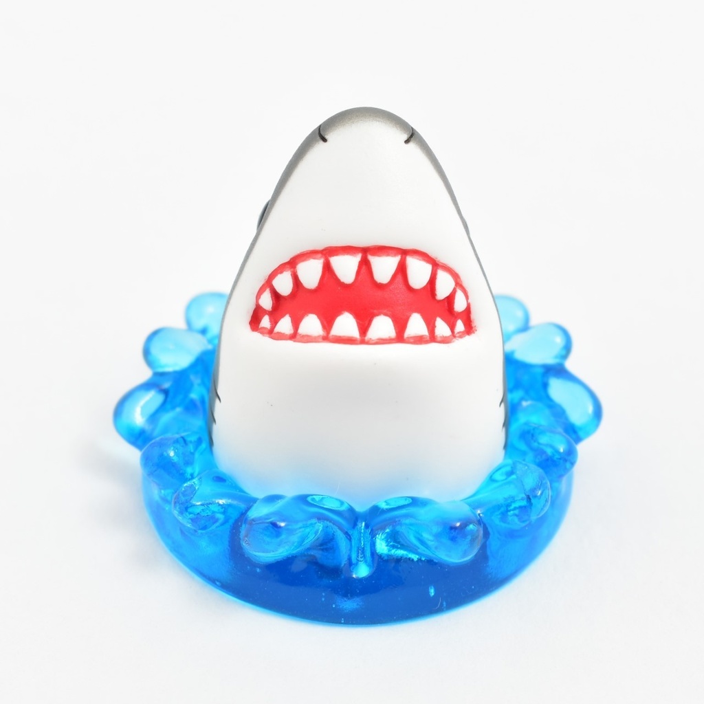 海からサメのマグネット
