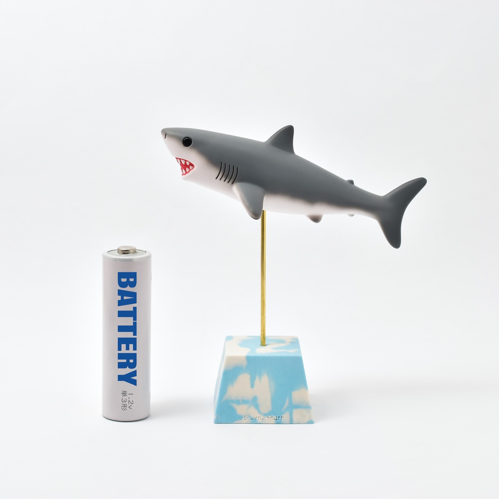 サメのフィギュア「ほほじろ」