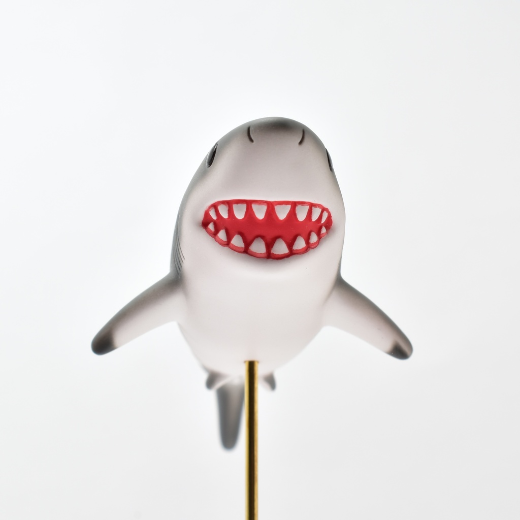 サメのフィギュア「ほほじろ」