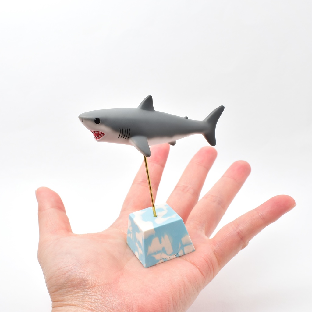 サメのフィギュア「ほほじろ」