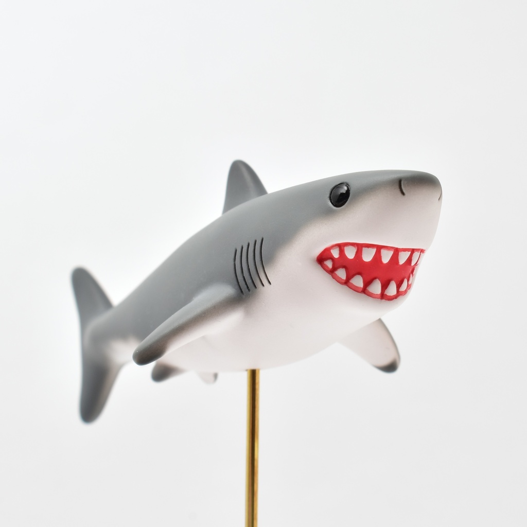 サメのフィギュア「ほほじろ」