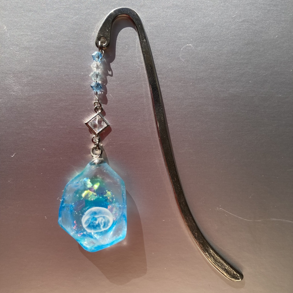 クラゲのレジンブックマーカー