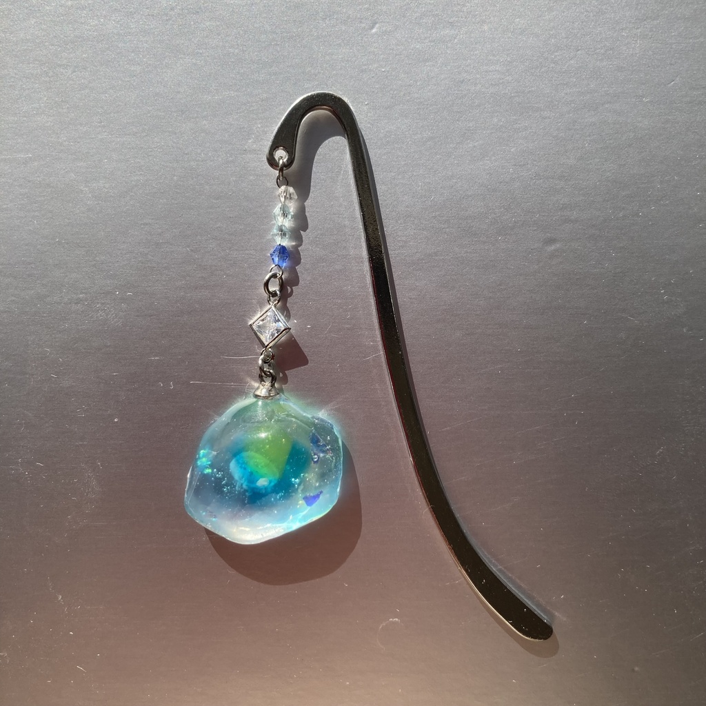 クラゲのレジンブックマーカー