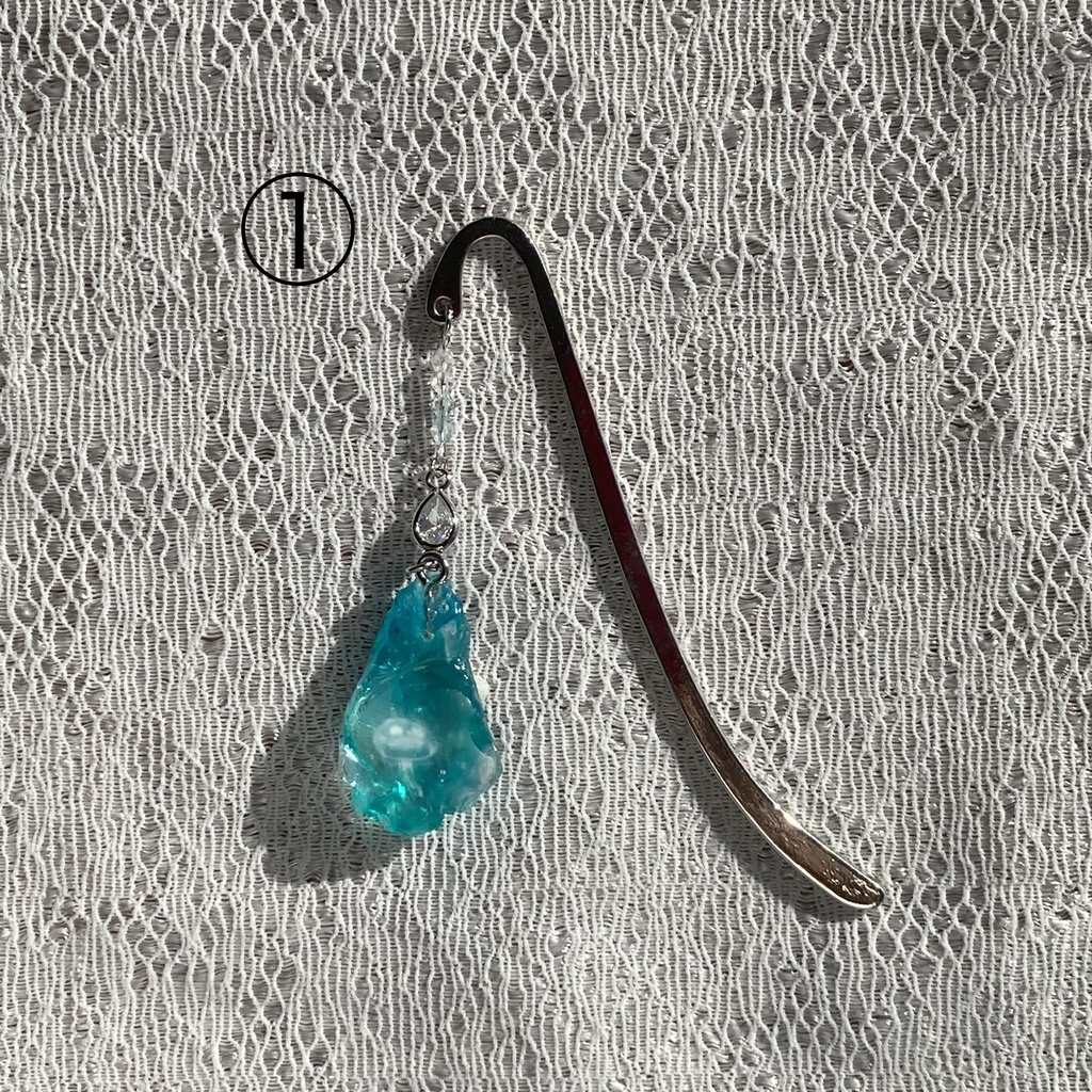 クラゲのレジンブックマーカー