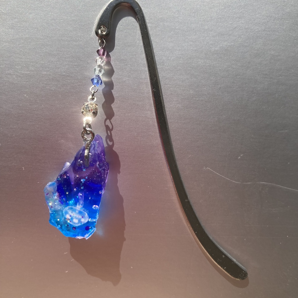 クラゲのレジンブックマーカー