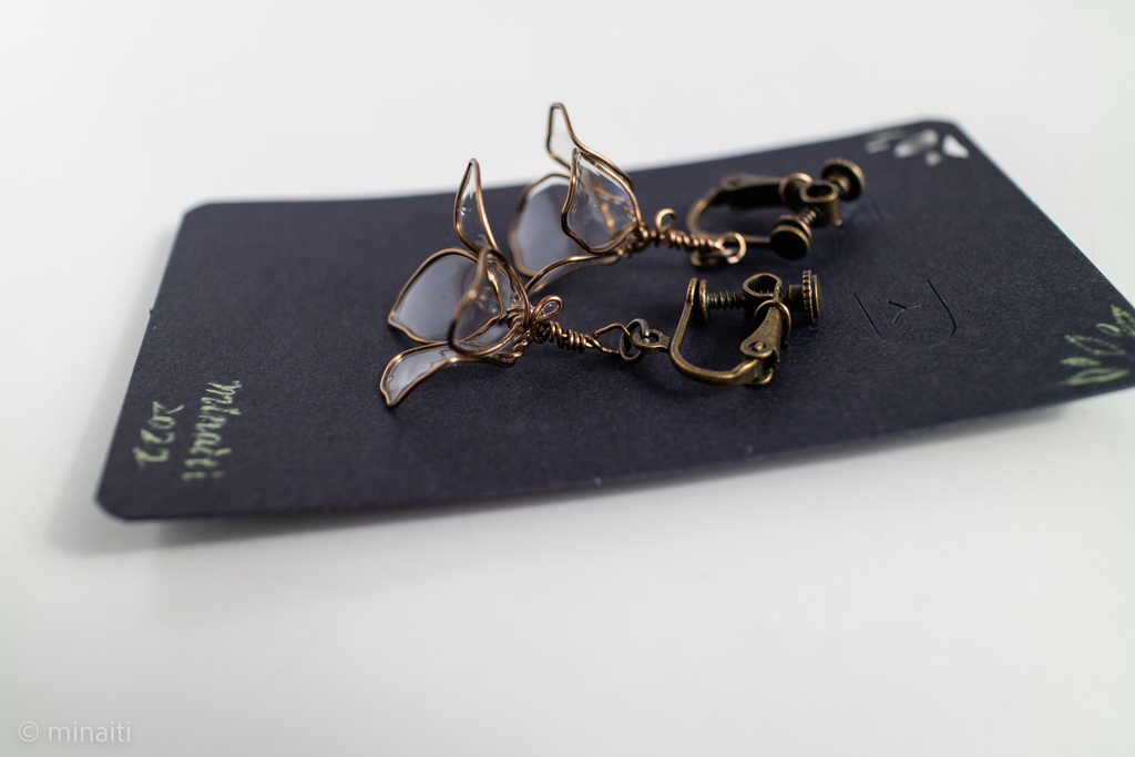 虚花 イヤリング(アンティークブラス)