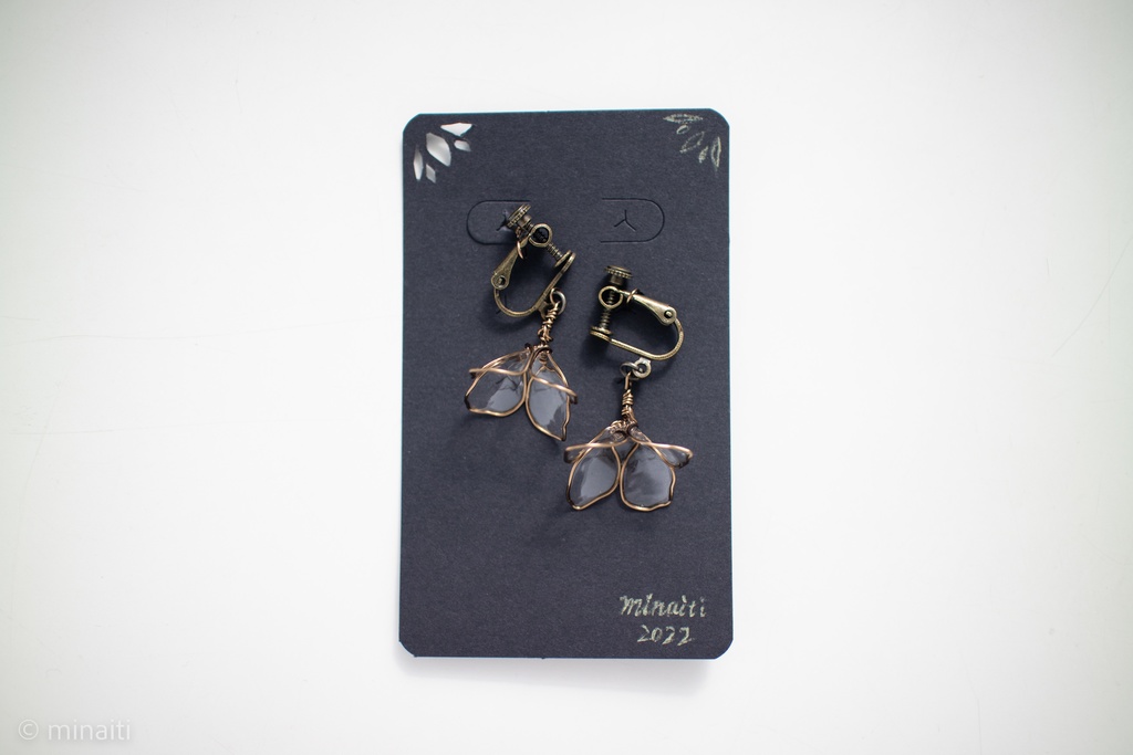 虚花 イヤリング(アンティークブラス)