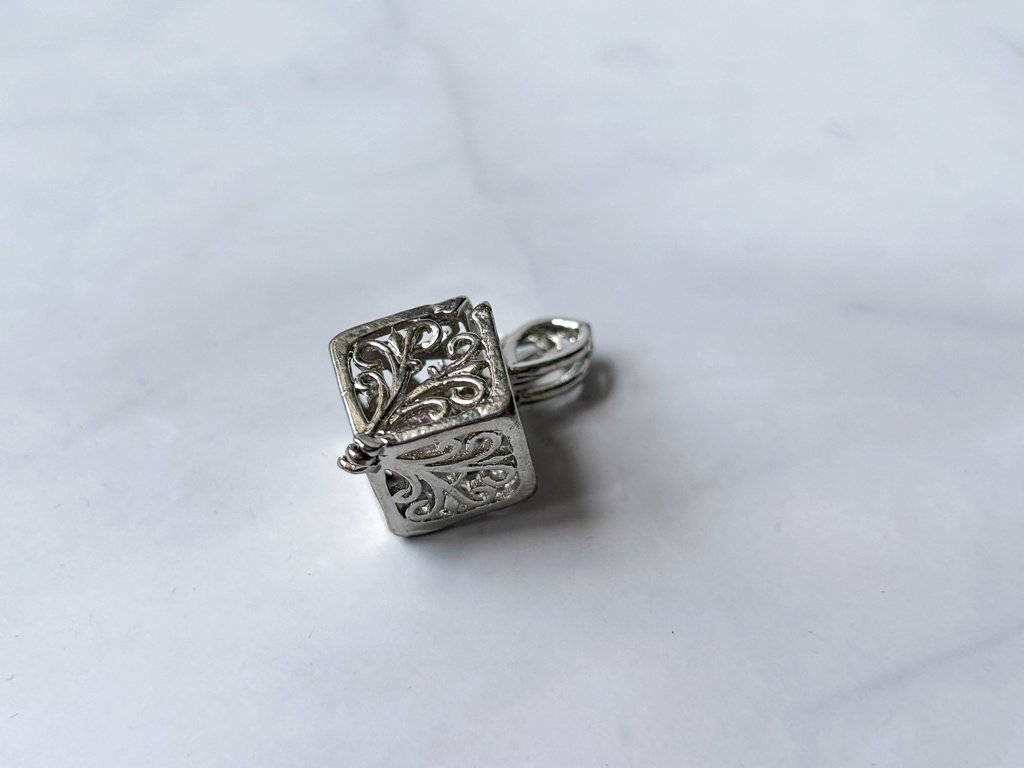 【アキヤ】香水入れネックレス3