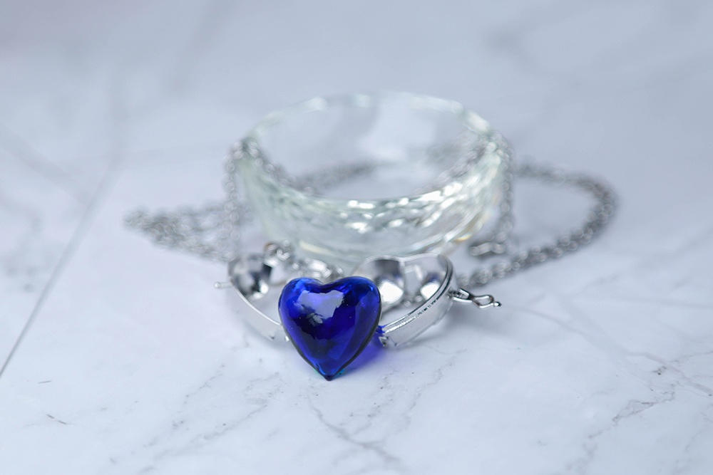 【アキヤ】香水入れ セーターチェーン