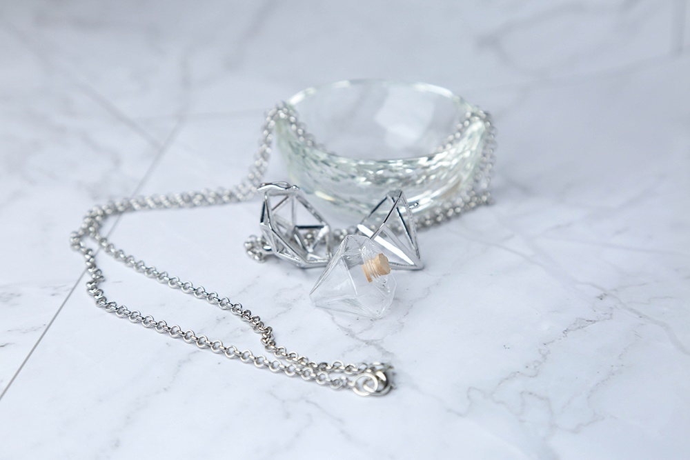 【アキヤ】香水入れ セーターチェーン