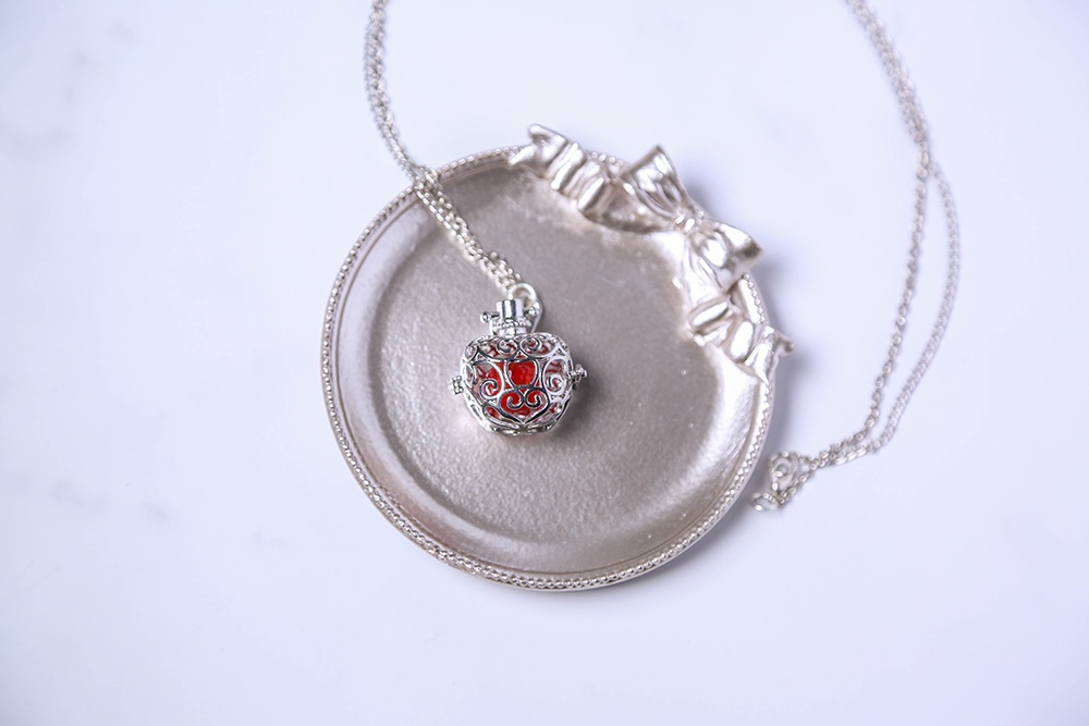 【アキヤ】香水入れ セーターチェーン