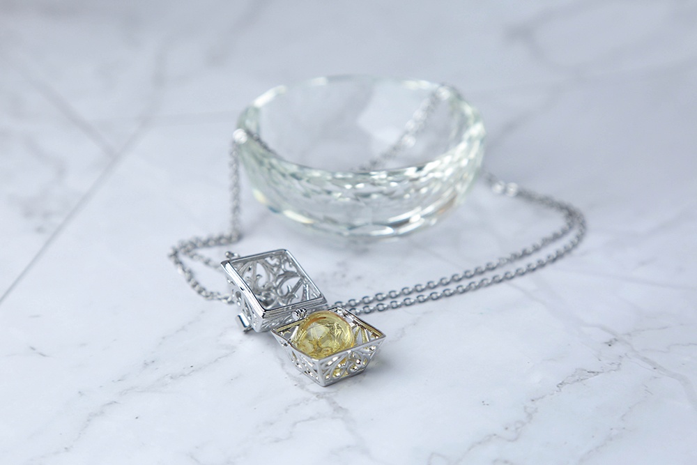 【アキヤ】香水入れ セーターチェーン