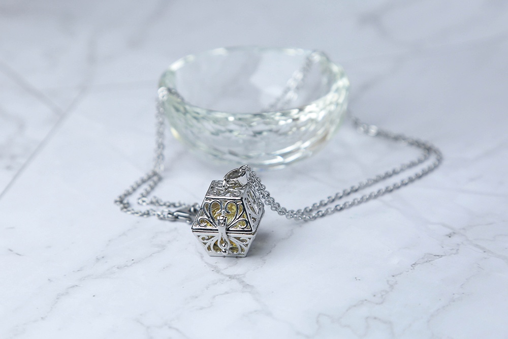 【アキヤ】香水入れ セーターチェーン