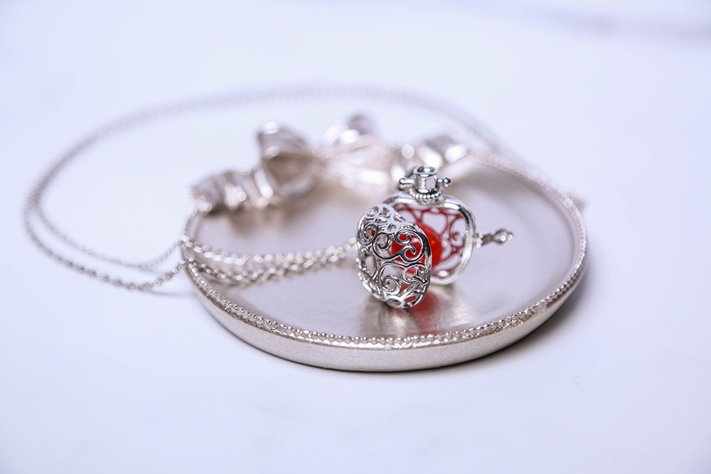 【アキヤ】香水入れ セーターチェーン