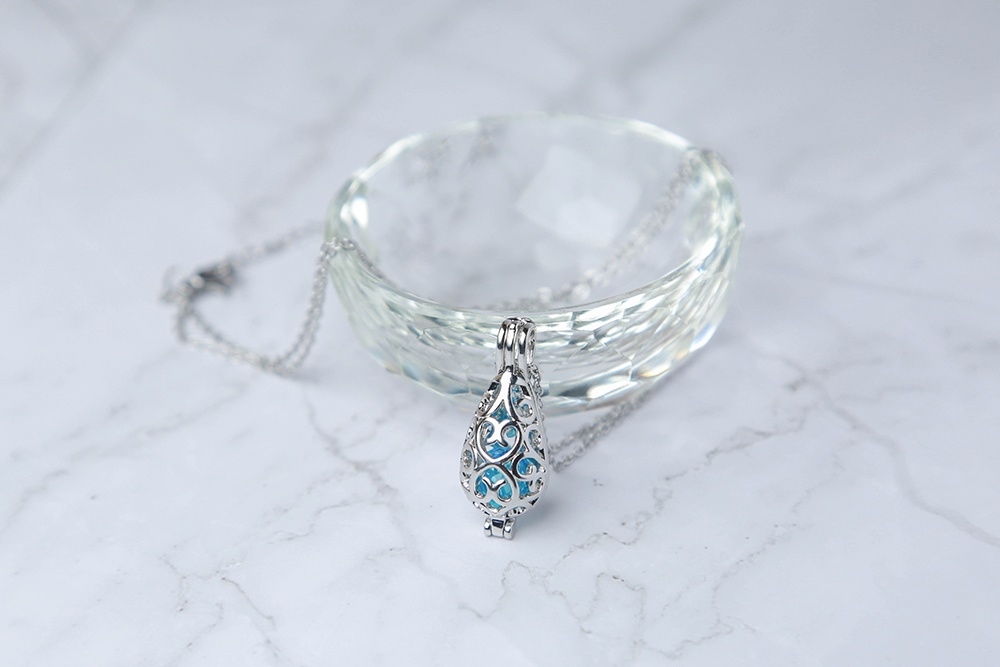 【アキヤ】香水入れ銀ネックレス