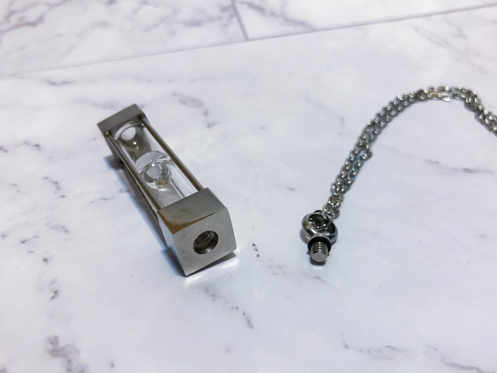 【アキヤ】香水入れ銀ネックレス