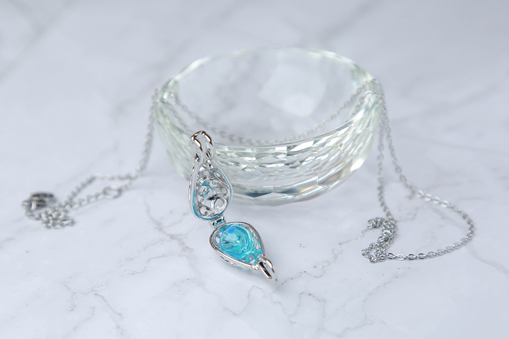 【アキヤ】香水入れ銀ネックレス