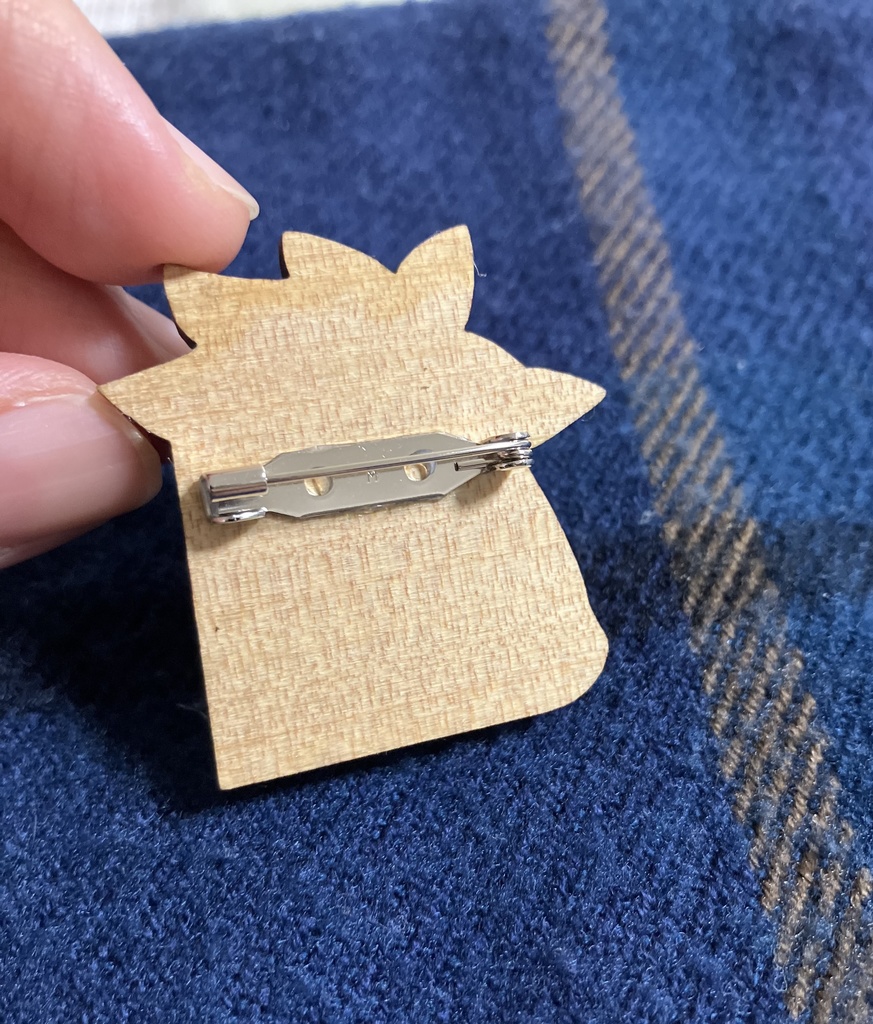 ウッドブローチ