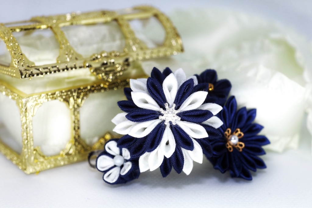 *T_010*【送料込】つまみ細工 バレッタ(紺)