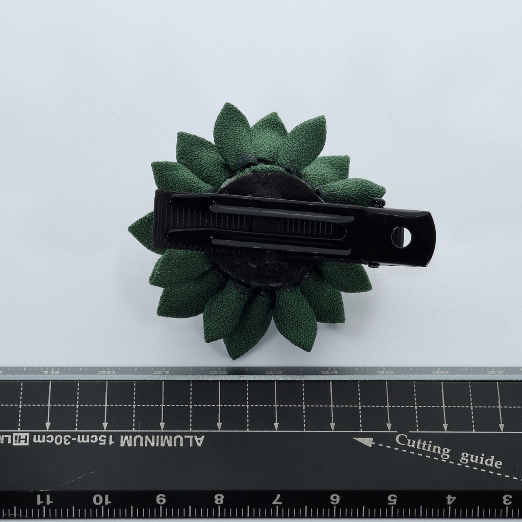*T_015*【送料込】つまみ細工 ヘアクリップ(緑)