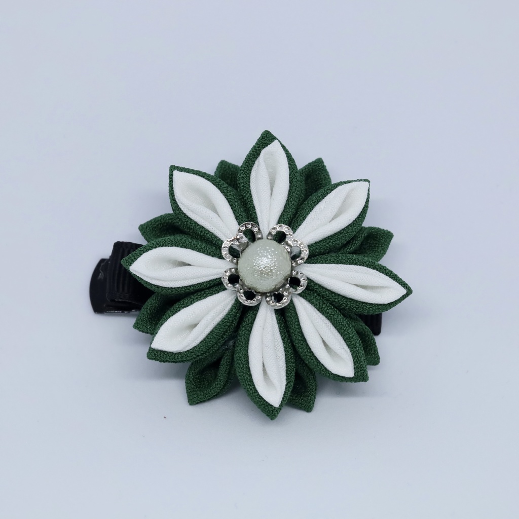 *T_015*【送料込】つまみ細工 ヘアクリップ(緑)