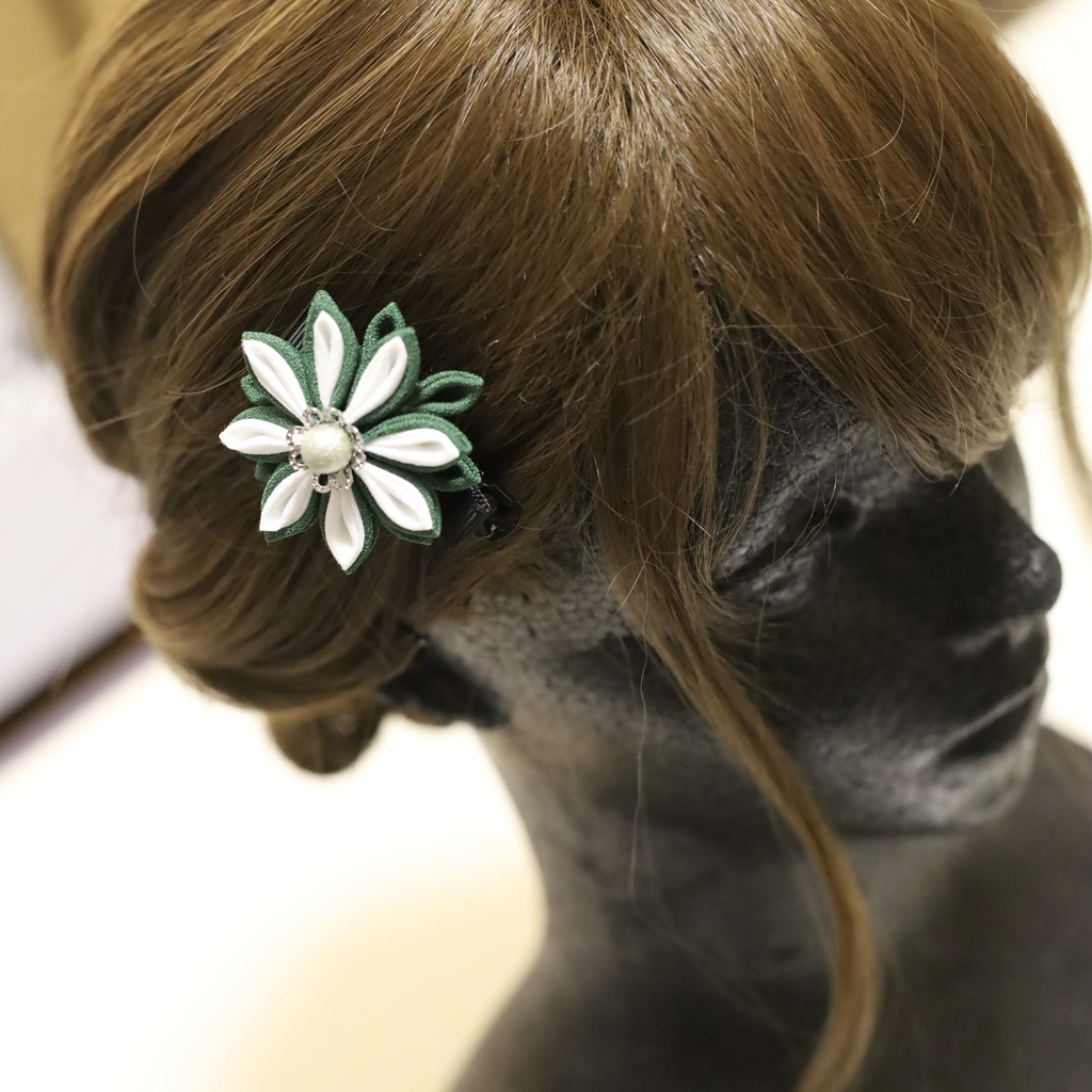 *T_015*【送料込】つまみ細工 ヘアクリップ(緑)