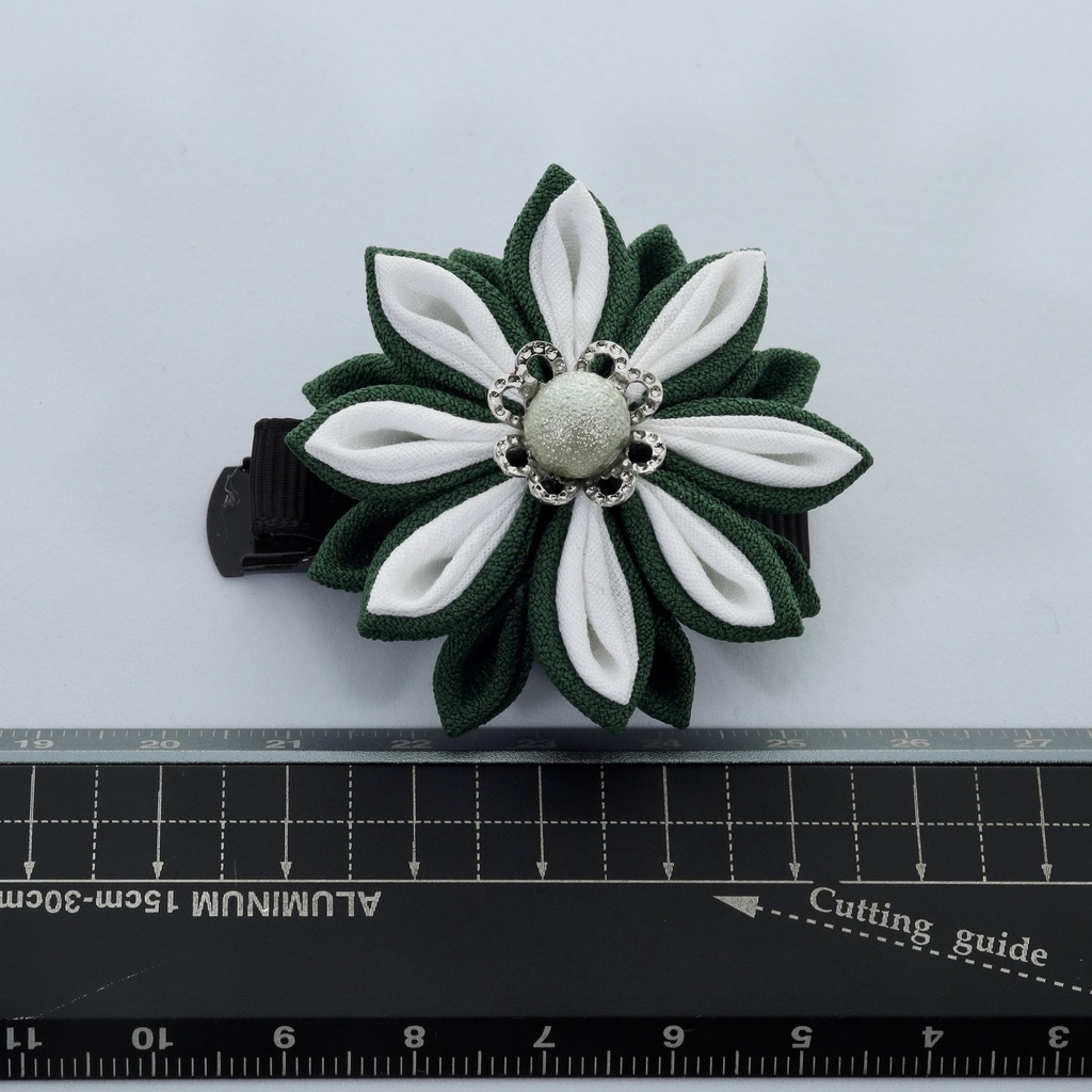 *T_015*【送料込】つまみ細工 ヘアクリップ(緑)