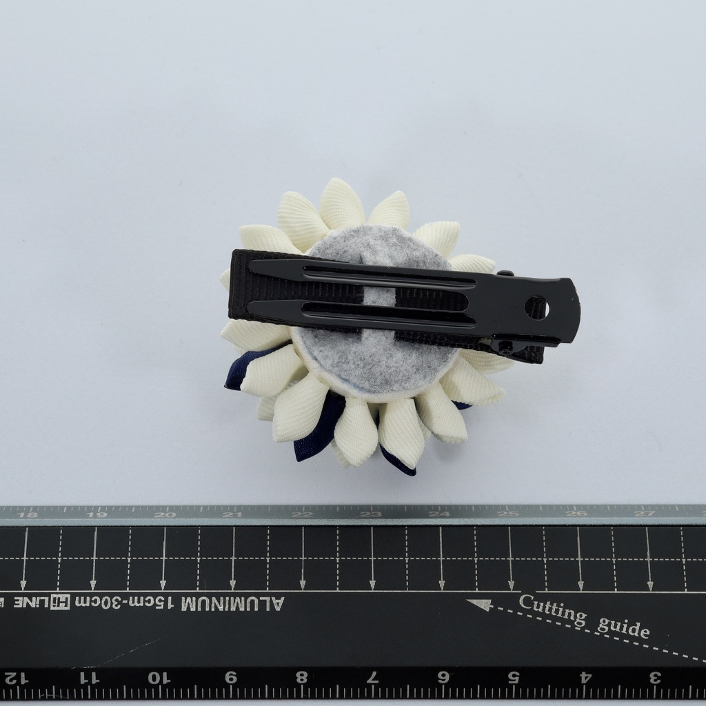 *T_016*【送料込】つまみ細工 ヘアクリップ(白紺)