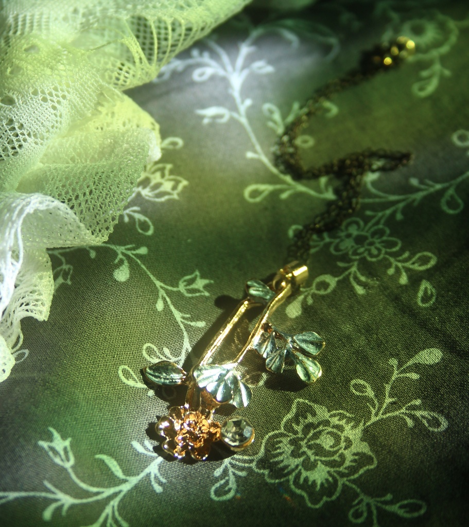 アンティークフラワーネックレス