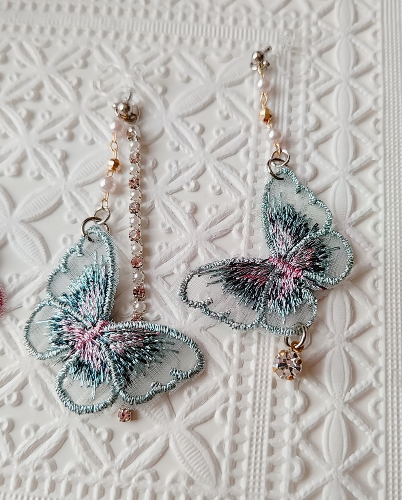 蝶々の見る夢(レースピアス)