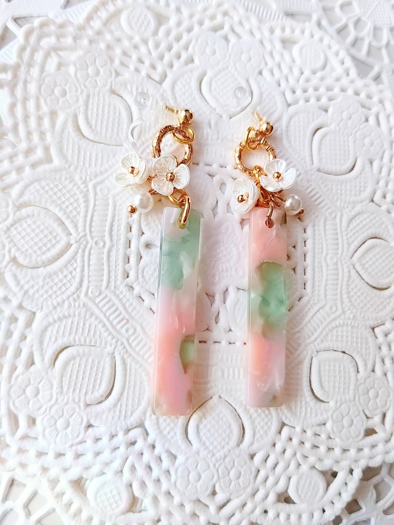 べっ甲とお花ネックレス(グリーン×ピンク)