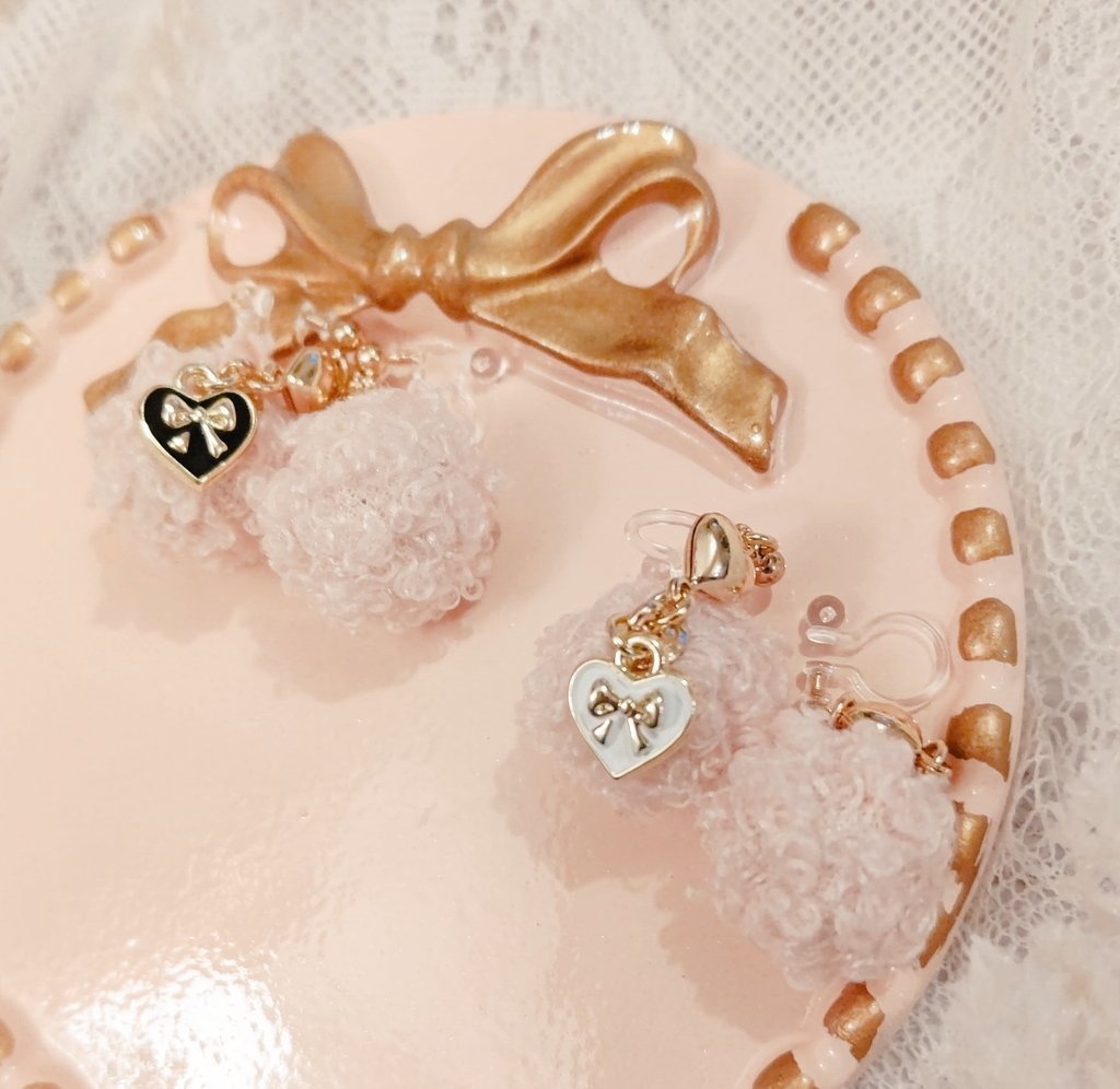『ポンポンハートピアス』