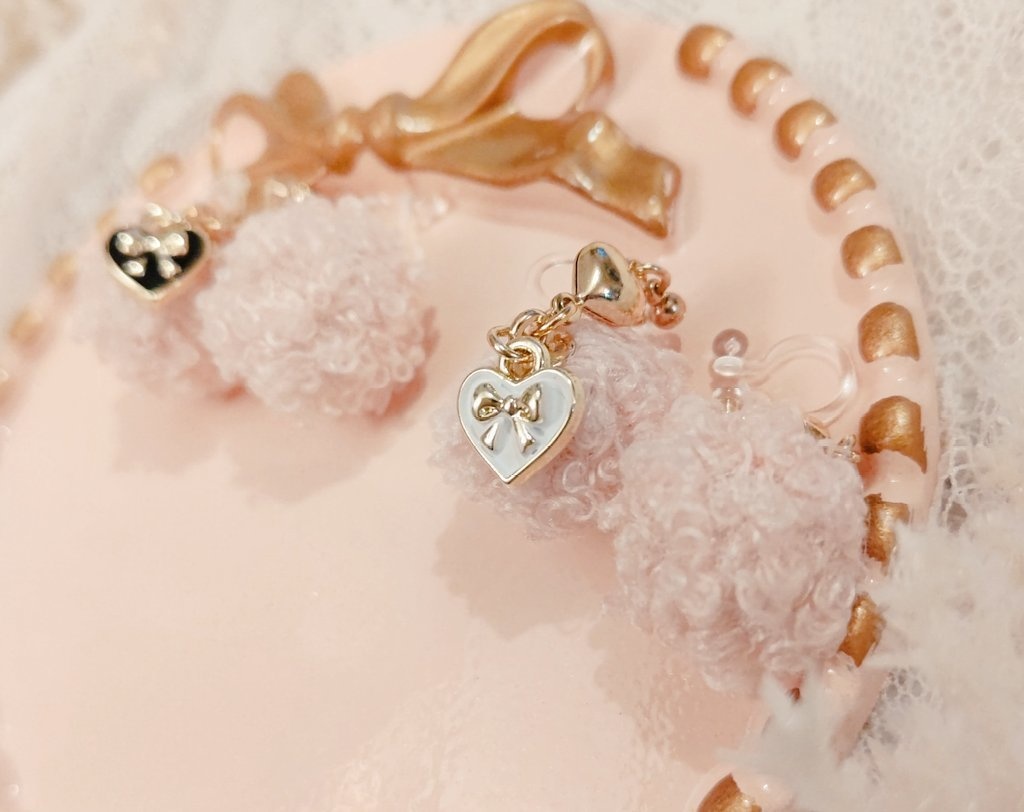 『ポンポンハートピアス』