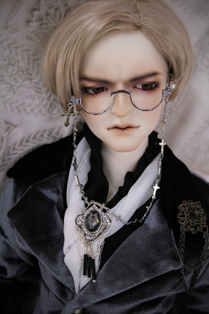 『黒の候爵』(マグネットブローチ)